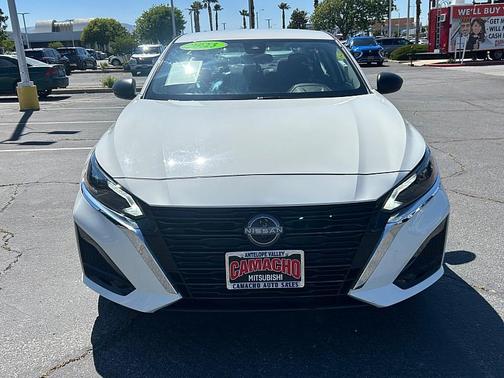 Glacier White 2025 Nissan Altima SV FWD