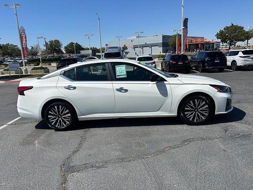Glacier White 2025 Nissan Altima SV FWD