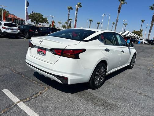 Glacier White 2025 Nissan Altima SV FWD