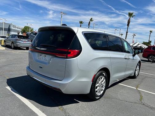 Silver Mist Clearcoat 2024 Chrysler Pacifica Touring L