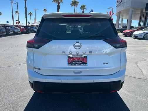 Everest White Pearl 2024 Nissan Rogue SV