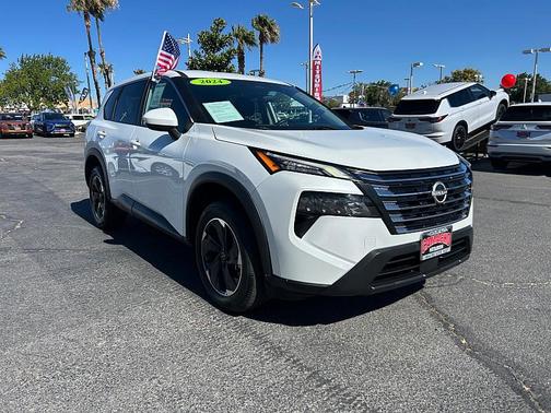 Everest White Pearl 2024 Nissan Rogue SV