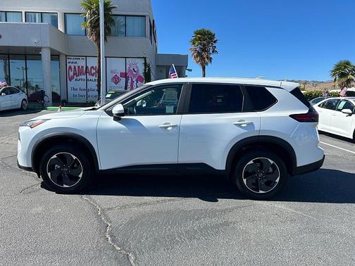 Everest White Pearl 2024 Nissan Rogue SV