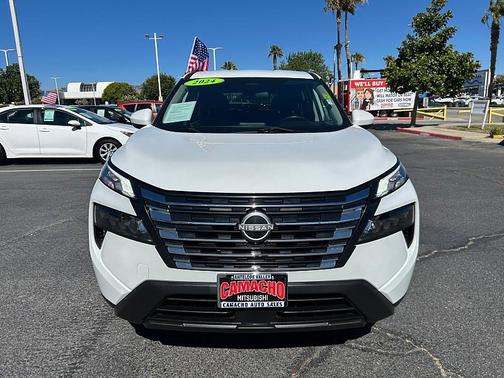 Everest White Pearl 2024 Nissan Rogue SV
