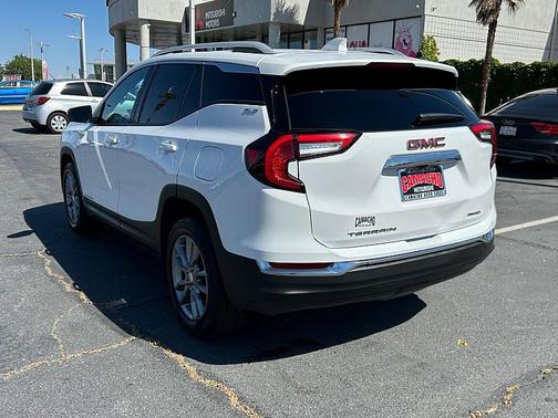 Summit White 2024 GMC Terrain SLT