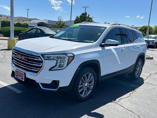 Summit White 2024 GMC Terrain SLT