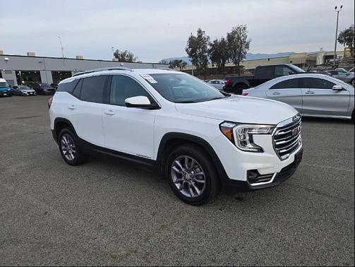 Summit White 2024 GMC Terrain SLT