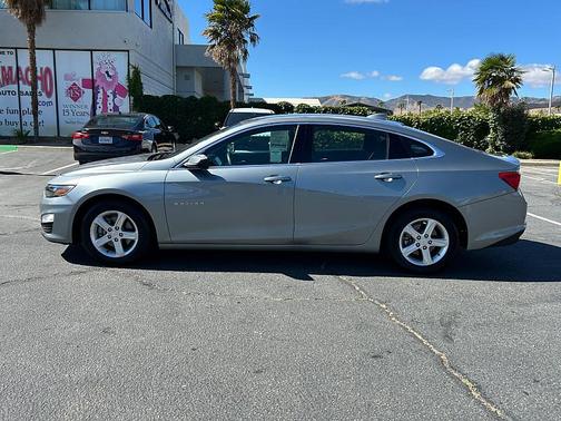 Sterling Gray Metallic 2024 Chevrolet Malibu FWD 1LT