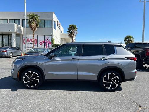 GRAY 2024 Mitsubishi Outlander SE