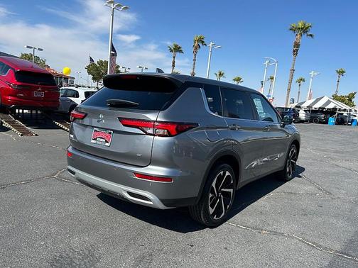 GRAY 2024 Mitsubishi Outlander SE