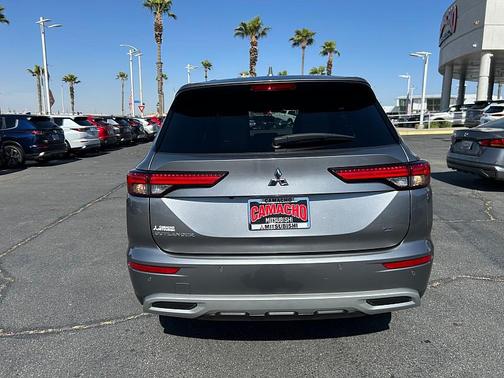 GRAY 2024 Mitsubishi Outlander SE
