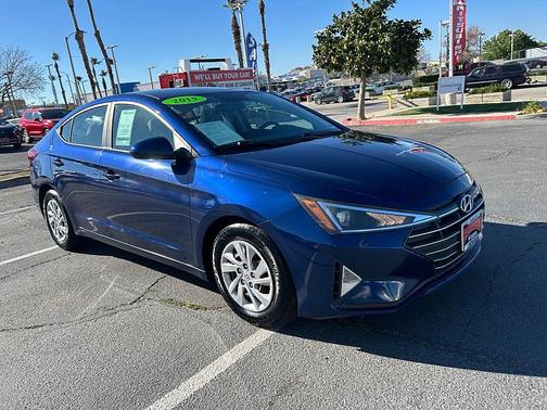 2019 Hyundai ELANTRA SE