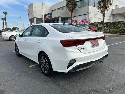 Snow White Pearl 2024 Kia Forte LXS