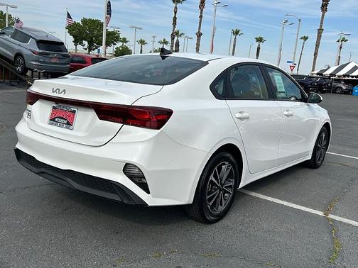 Snow White Pearl 2024 Kia Forte LXS