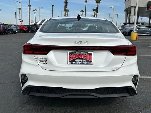 Snow White Pearl 2024 Kia Forte LXS