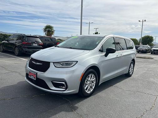 Silver Mist Clearcoat 2024 Chrysler Pacifica Touring L
