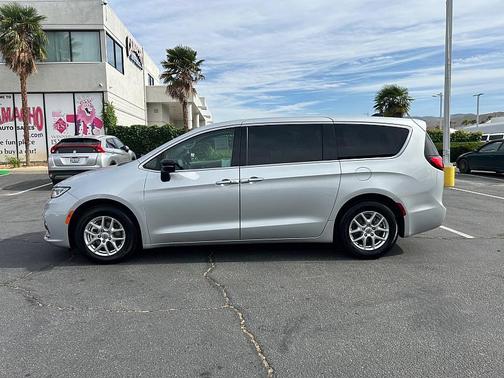 Silver Mist Clearcoat 2024 Chrysler Pacifica Touring L