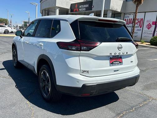 Everest White Pearl 2024 Nissan Rogue SV