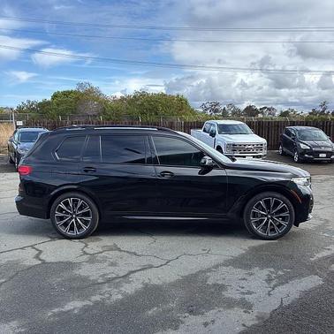 Black Sapphire Metallic 2021 BMW X7 xDrive40i
