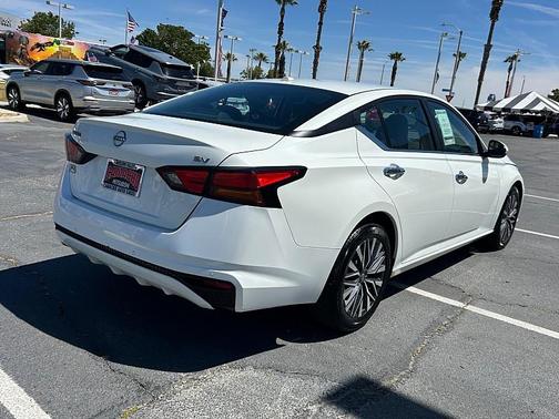 Pearl White Tricoat 2023 Nissan Altima 2.5 SV