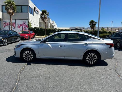 Brilliant Silver Metallic 2024 Nissan Altima 2.5 SV