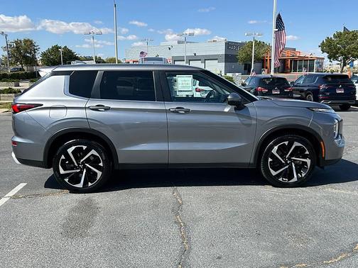 Alloy Silver Metallic 2024 Mitsubishi Outlander SE 2.5 2WD