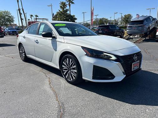 Glacier White 2025 Nissan Altima SV FWD