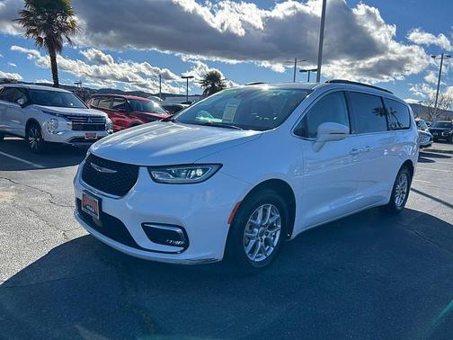 Bright White Clearcoat 2022 Chrysler Pacifica Touring L