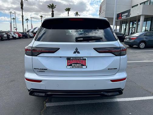 White Diamond 2026 Mitsubishi Outlander LE 1.5T 2WD