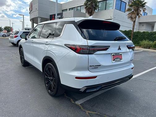 White Diamond 2026 Mitsubishi Outlander LE 1.5T 2WD