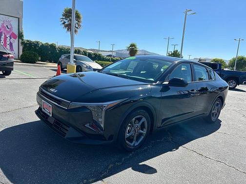 Aurora Black Pearl 2025 Kia K4 LXS
