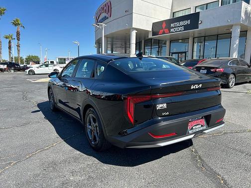 Aurora Black Pearl 2025 Kia K4 LXS