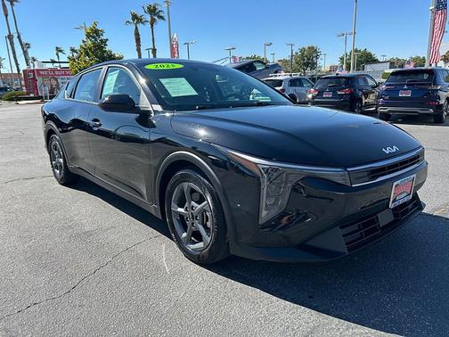 Aurora Black Pearl 2025 Kia K4 LXS