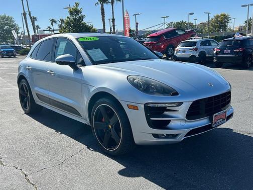 Rhodium Silver Metallic 2018 Porsche Macan Macan GTS