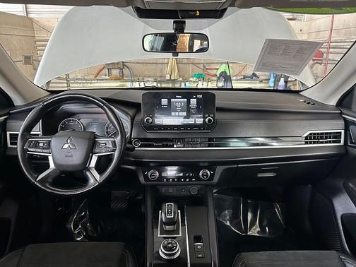 2022 Mitsubishi Outlander SE