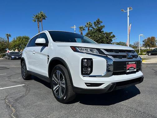 White Diamond 2025 Mitsubishi Outlander Sport 2.0 ES