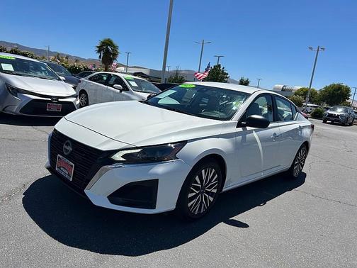 Pearl White Tricoat 2025 Nissan Altima SV FWD