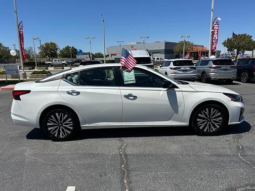 Pearl White Tricoat 2025 Nissan Altima SV FWD