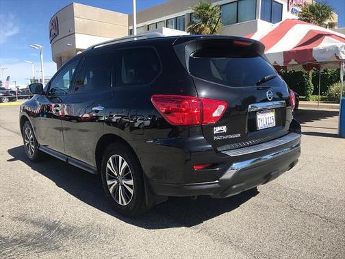 Magnetic Black Metallic 2017 Nissan Pathfinder S