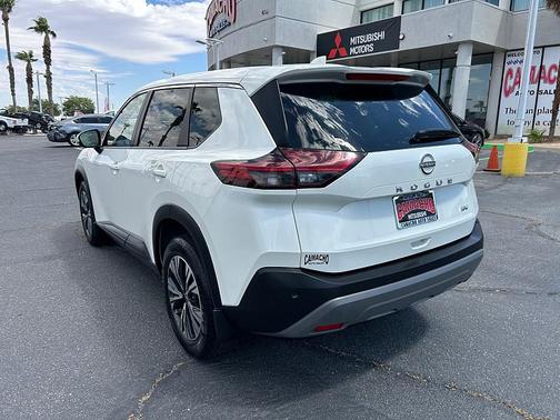 Pearl White Tricoat 2023 Nissan Rogue SV