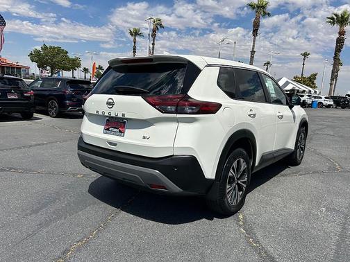 Pearl White Tricoat 2023 Nissan Rogue SV