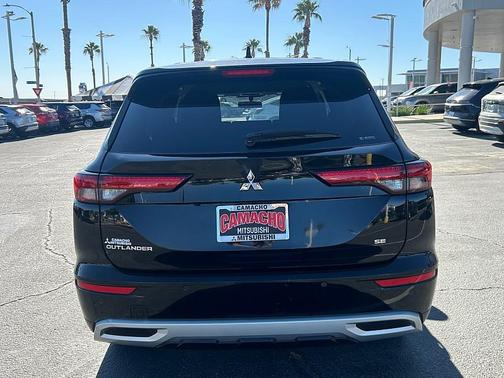 Black 2024 Mitsubishi Outlander SE S-AWC