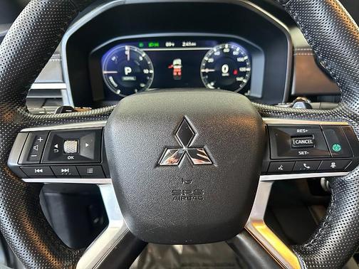 Alloy Silver Metallic/Black Roof 2025 Mitsubishi Outlander PHEV SEL