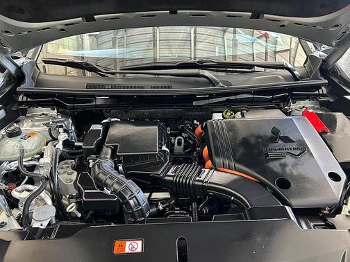 Alloy Silver Metallic/Black Roof 2025 Mitsubishi Outlander PHEV SEL
