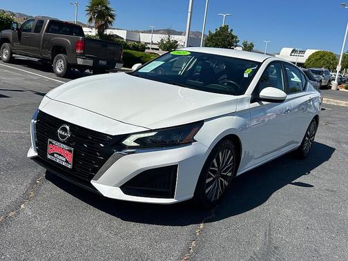 Pearl White Tricoat 2023 Nissan Altima 2.5 SV
