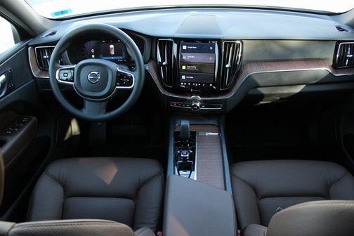 2023 Volvo XC60 B5 Plus Bright Theme