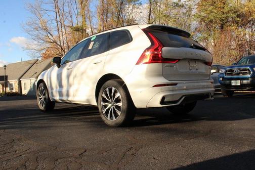 2025 Volvo XC60 B5 Plus