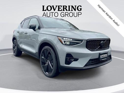 Vapour Grey Metallic 2026 Volvo XC40 Black Edition Ultra, B5 AWD Gas (mild hybrid)