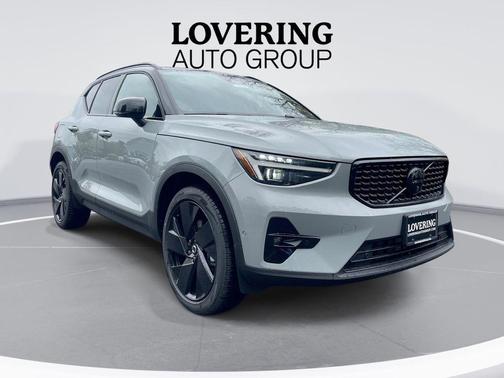 Vapour Grey Metallic 2026 Volvo XC40 Black Edition Ultra, B5 AWD Gas (mild hybrid)