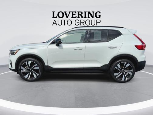 Crystal White Metallic 2023 Volvo XC40 B5 Ultimate Dark Theme